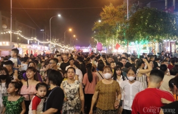 Hải Dương: Phố ẩm thực Tuệ Tĩnh thu hút hàng nghìn du khách vào đêm khai trương