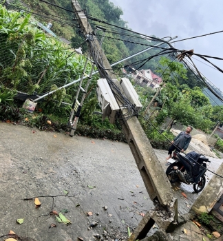 Lào Cai: Huy động lực lượng khắc phục thiệt hại lưới điện do giông lốc