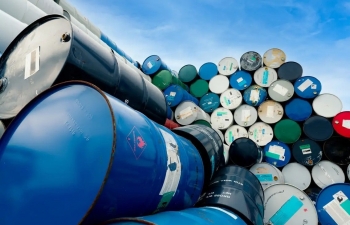 Tồn kho giảm kéo giá dầu phục hồi