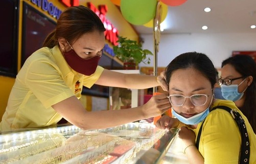 Giá vàng tăng điên cuồng, nhiều người lãi lớn sau 1 tháng mua vàng đầu tư