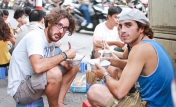 Đồ ăn đường phố lọt top món ngon và trăn trở từ những vụ ngộ độc thực phẩm