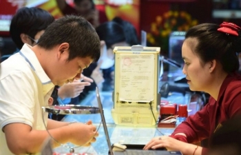 Giá vàng tăng trở lại, nhà đầu tư 'vội vã' bán vàng chốt lời