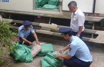 Lạng Sơn: Bắt giữ 4 tấn chân gà không rõ nguồn gốc đang trên đường đi tiêu thụ