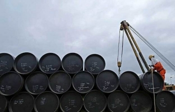 Tiêu thụ yếu kéo giá dầu sụt giảm