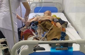 Một người đi theo ông Thích Minh Tuệ hôn mê sâu, phải nhập viện cấp cứu