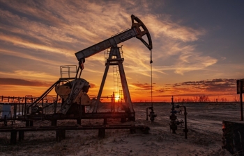 Tồn kho xăng của Mỹ tăng gây áp lực cho giá dầu