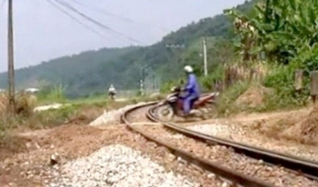 Lào Cai: Rào, đóng tạm thời các lối đi tự mở qua đường sắt