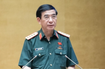 Bộ trưởng Bộ Quốc phòng trình Quốc hội về dự án Luật Phòng không nhân dân