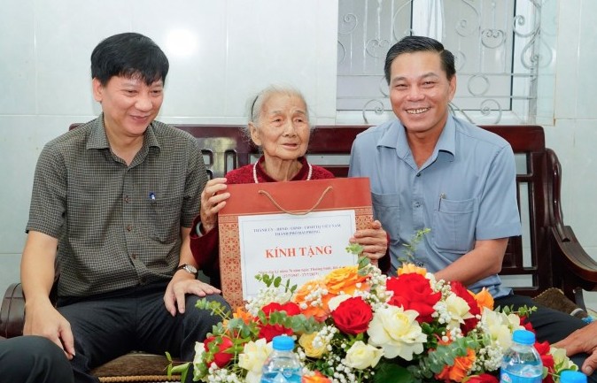 Hải Phòng tri ân gần 220.000 người có công, mỗi người 5,4 triệu đồng