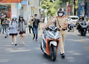 Trường hợp nào cảnh sát giao thông được dừng phương tiện từ năm sau?