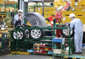 Giảm lệ phí trước bạ ô tô sản xuất, lắp ráp trong nước: Có nên lạm dụng 'liều thuốc' ngắn hạn?