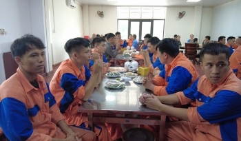 Lào Cai: Đầm ấm 'Bữa cơm Công đoàn' tại Khu công nghiệp Tằng Loỏng