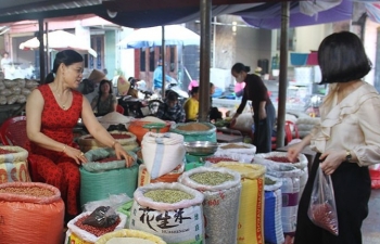 Chuẩn bị cho mùa mưa bão, Nam Định tích cực dự trữ hàng hóa