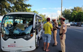 Quảng Bình: Siết chặt quản lý xe điện 4 bánh, xe taxi hoạt động ‘’bát nháo’'