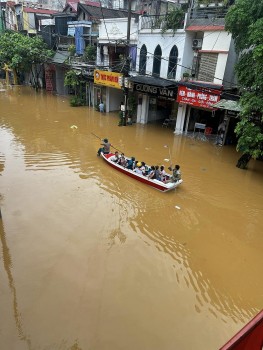 Nhiều nơi ngập sâu đến 4m, thành phố Yên Bái tạm thời di dời 3.500 hộ dân