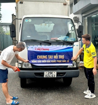 Tình cảm và những món quà thiết thực lên đường đến với người dân vùng lũ