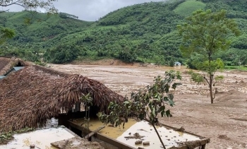 Kỳ tích 8 người trong 2 hộ gia đình may mắn chạy thoát trận lũ quét Làng Nủ