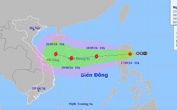 Thủ tướng yêu cầu chủ động ứng phó áp thấp nhiệt đới có thể thành bão vào miền Trung