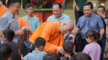 Chùa Ba Vàng 'tiếp' 3.000 lít nhiên liệu phục vụ công tác tìm kiếm cứu nạn sau bão Yagi