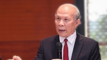 Giá vàng tăng 'dựng đứng', chuyên gia khuyên hãy cẩn trọng