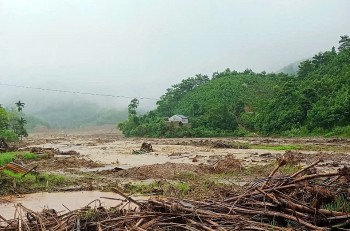 Lào Cai: Sạt lở do mưa lớn, Làng Nủ lại bị chia cắt