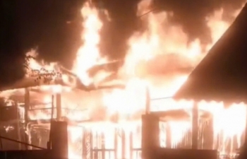 Cháy nhà sàn tiền tỷ ở Yên Bái