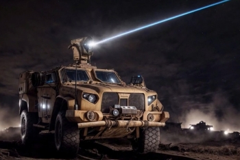 Israel ra mắt vũ khí laser 'siêu hiện đại' chống 'bầy' máy bay không người lái