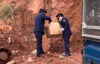 Lạng Sơn: Tiêu hủy hơn 1 tấn thực phẩm nhập lậu là tang vật vi phạm