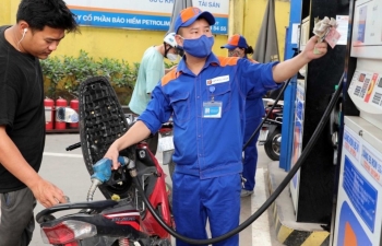 Giá xăng dầu hôm nay, ngày 12/12/2024: Xăng tăng giảm trái chiều, giá dầu giảm sâu