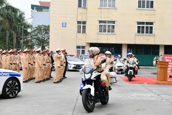 Cảnh sát giao thông ra quân thực hiện cao điểm Tết 2025