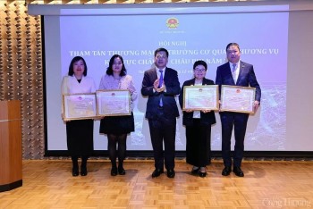 Để Thương vụ Việt Nam là 'cánh tay nối dài' của Chính phủ