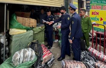 Cao Bằng: Tạm giữ 300 sản phẩm giày, dép giả nhãn hiệu