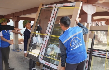 Chiếc cửa và củ sắn lùi Làng Nủ