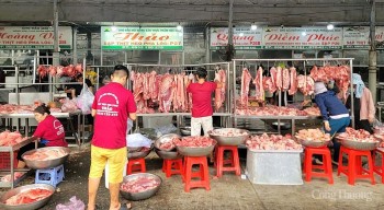 Chợ Hóc Môn tăng cường kiểm soát nguồn thịt heo