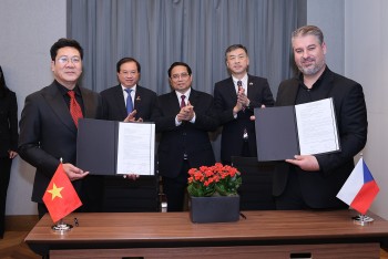 Bước tiến mới trong hợp tác bóng đá Việt Nam - Czech