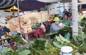 TP. Hồ Chí Minh: Phiên chợ lá dong ‘đặc biệt’ vắng khách