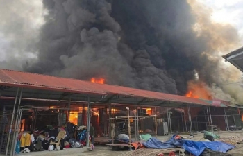 Hà Giang: Cháy chợ trung tâm huyện Yên Minh, lửa ngùn ngụt