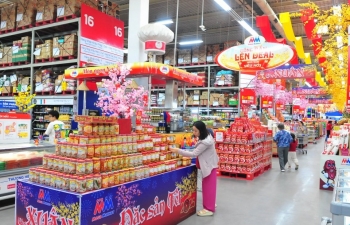 Thị trường hàng hoá ngày 28 Tết: Hàng tươi sống đắt khách