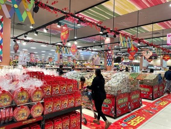 Thị trường hàng hoá ngày mùng 1 Tết Ất Tỵ: Nhiều kênh phân phối mở cửa xuyên Tết