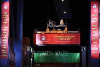 Xuất khẩu hàng hóa nhộn nhịp ngay ngày đầu xuân năm mới