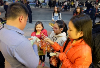 Ước vọng từ việc mua muối, mua lửa đầu năm mới