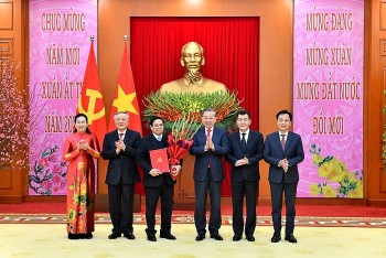 Nhân sự trung ương: Chỉ định Bí thư Đảng ủy Chính phủ; bàn giao công tác của Chủ nhiệm Uỷ ban Kiểm tra Trung ương