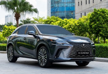 Toyota triệu hồi gần 2.400 xế sang Lexus lỗi đèn pha
