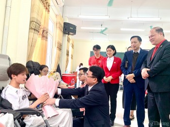 Hải Phòng: 1.000 người tham gia Ngày hội 'Giọt hồng blouse trắng'