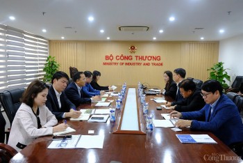 Thứ trưởng Nguyễn Hoàng Long làm việc với Công ty Samsung C&T