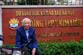 Nụ cười của phụ huynh khi nói về miễn học phí cho con em