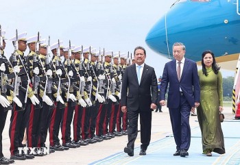 Tổng Bí thư Tô Lâm và Phu nhân đến Jakarta, bắt đầu chuyến thăm Indonesia