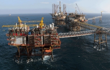 Giá dầu giảm khi nhà đầu tư vẫn lo ngại về thuế