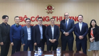Thứ trưởng Nguyễn Hoàng Long làm việc với HSBC về chuyển đổi năng lượng