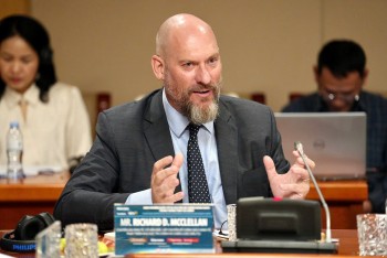 Dòng vốn không ào chảy chỉ bằng lập trung tâm tài chính